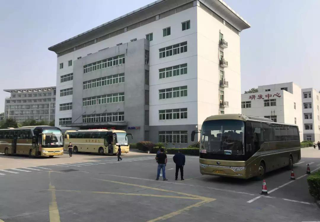 神龙电气橡子弯户外拓展活动